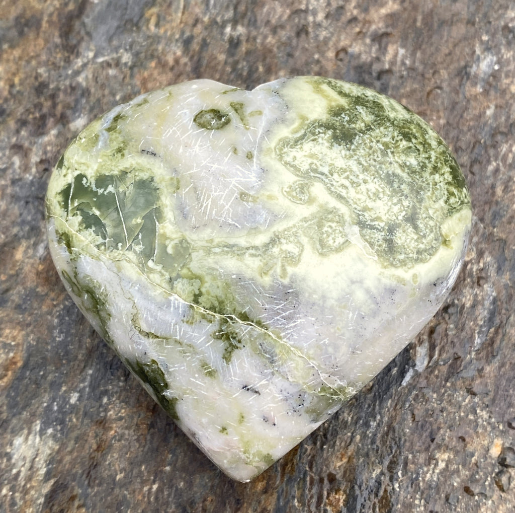 Serpentine Heart  Palm Stone Figurine  Healing Wisdom Clearing 31717S