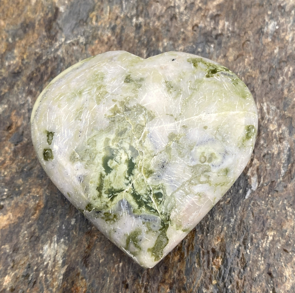Serpentine Heart  Palm Stone Figurine  Healing Wisdom Clearing 31717S